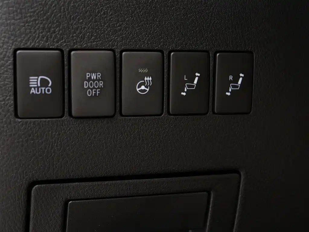 Toyota Alphard 2023 — фото 8
