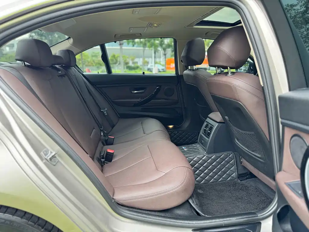 BMW 3 Series 2018 — фото 14