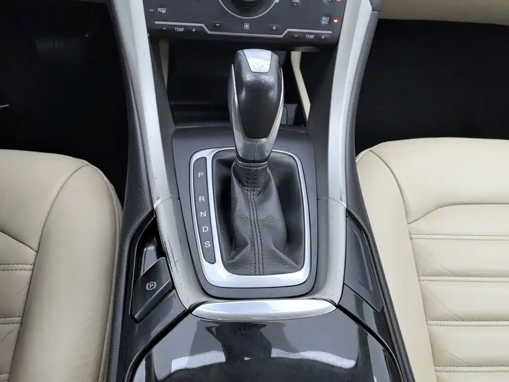 Ford Mondeo 2014 — фото 13