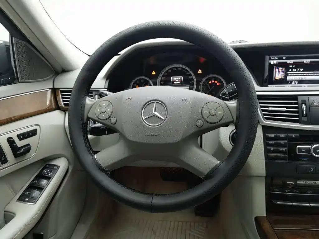 Mercedes-Benz E-Class 2013 — фото 11