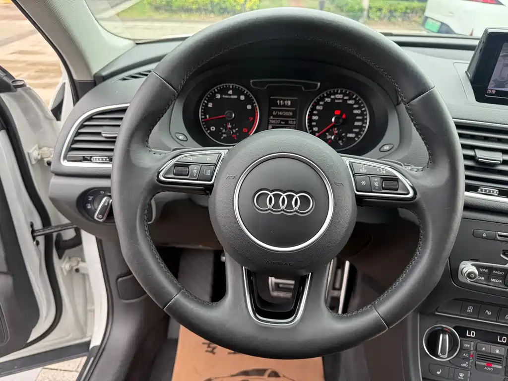 Audi Q3 2017 — фото 24