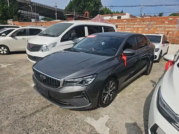 Geely Emgrand 2022