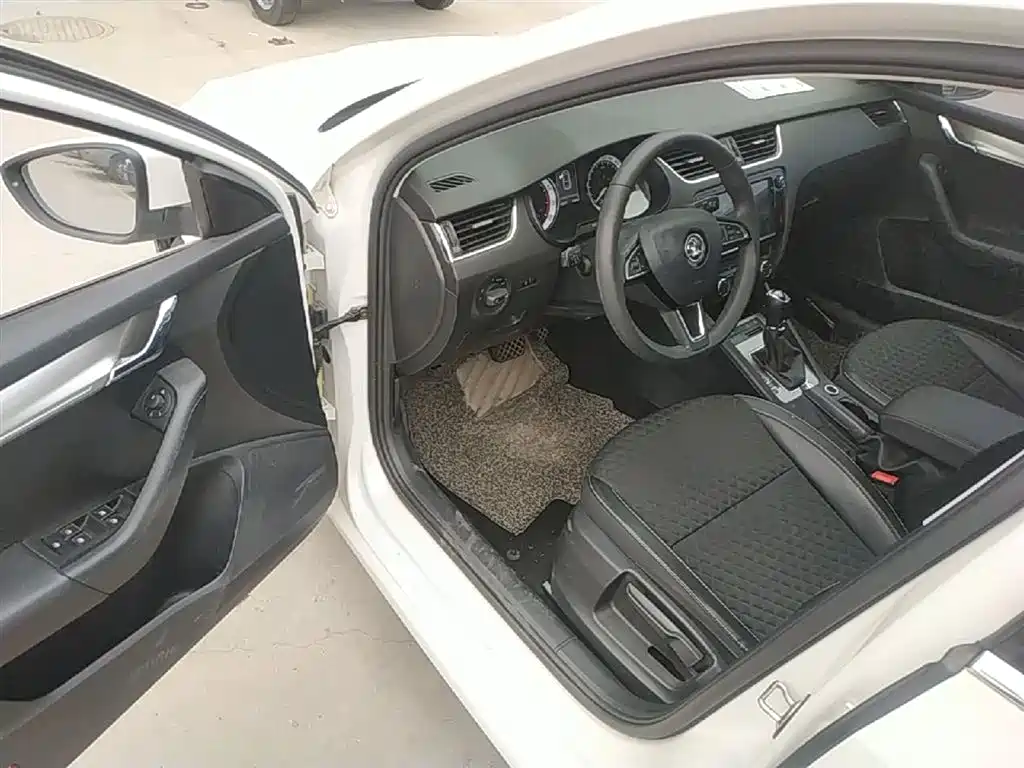 Skoda Octavia 2018 — фото 16