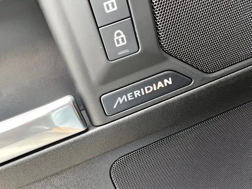 Land Rover Defender 2024 — фото 10