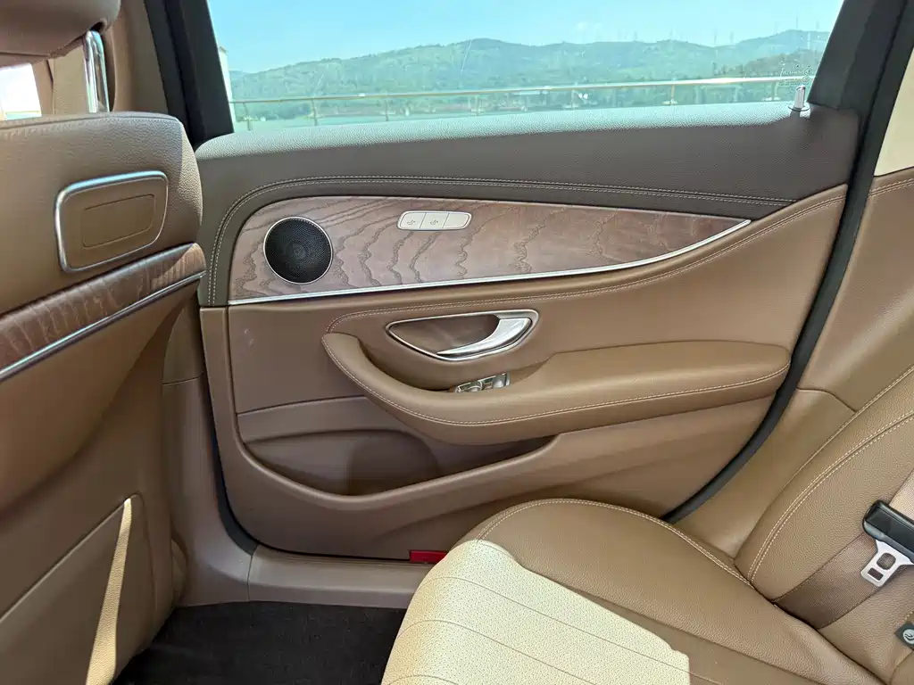 Mercedes-Benz E-Class 2020 — фото 32