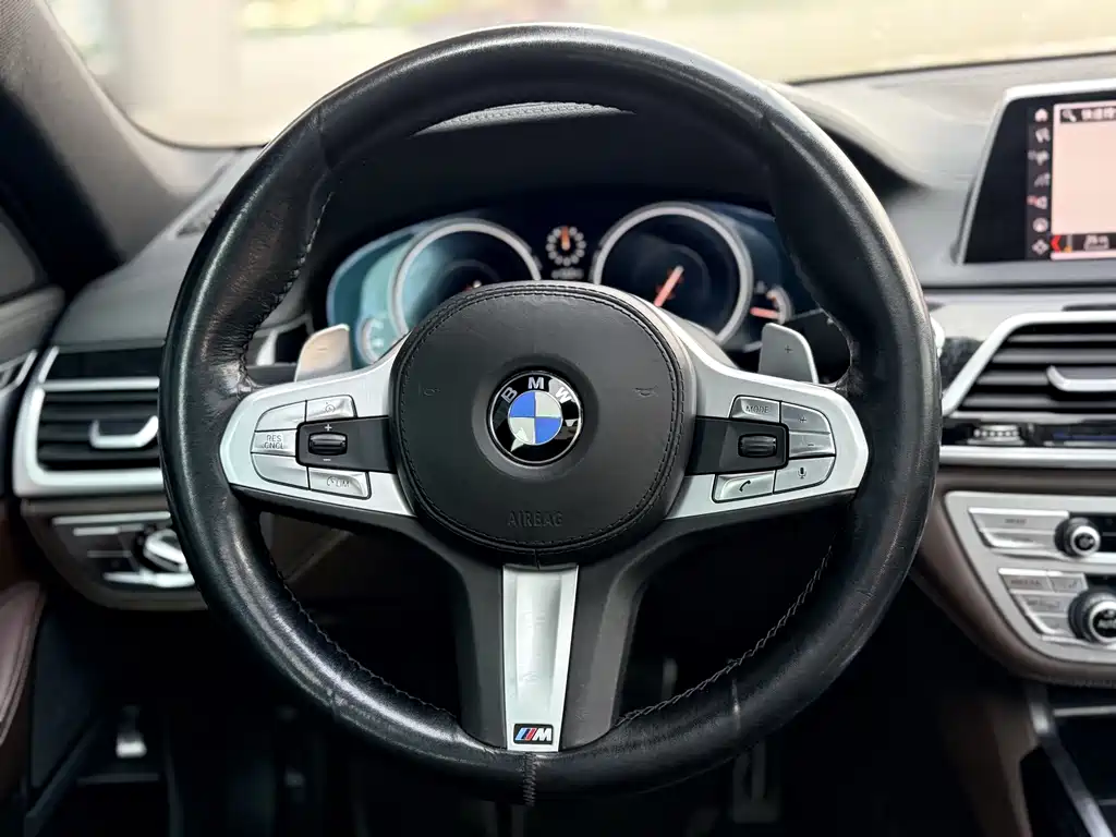 BMW 7 Series 2019 — фото 11