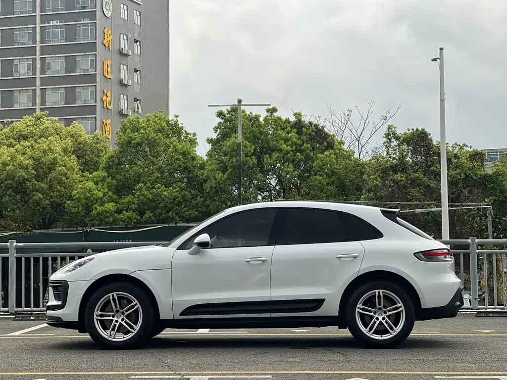 Porsche Macan 2023 — фото 4