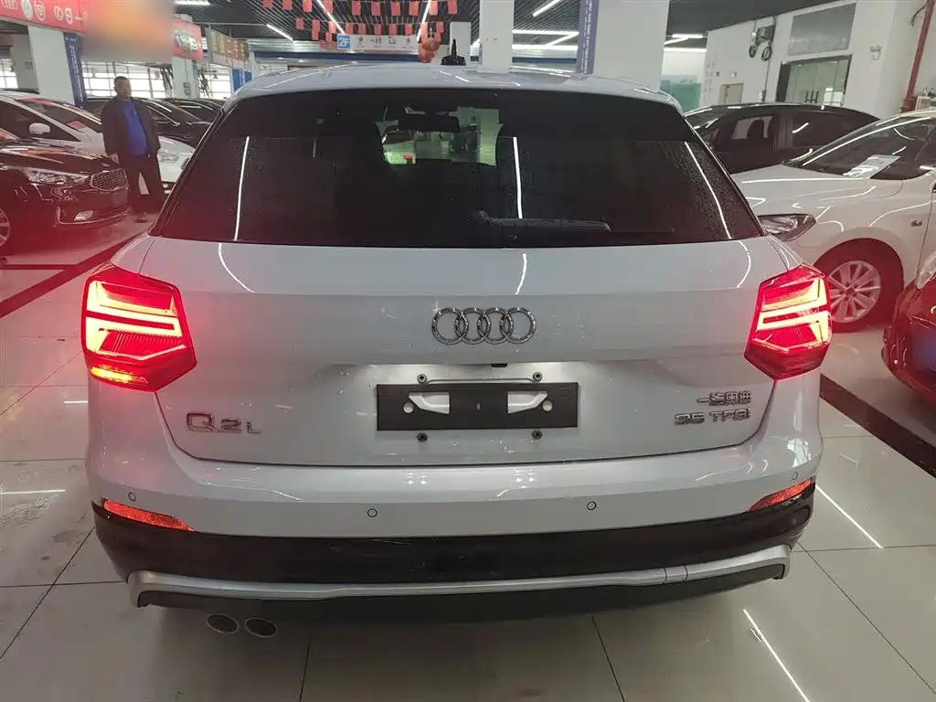 Audi Q2L 2019 — фото 6