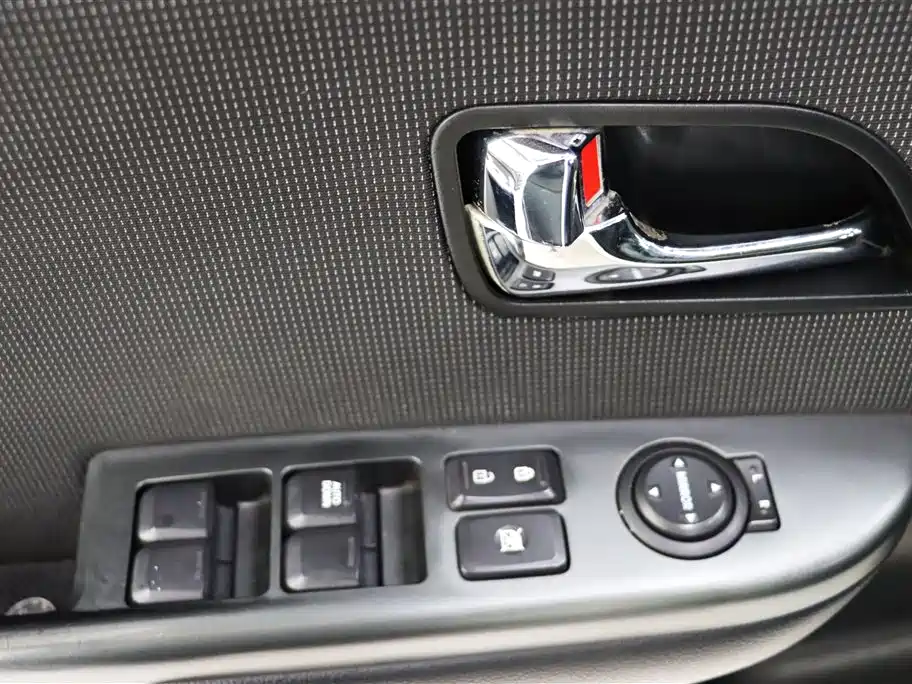 Kia K2 2013 — фото 10