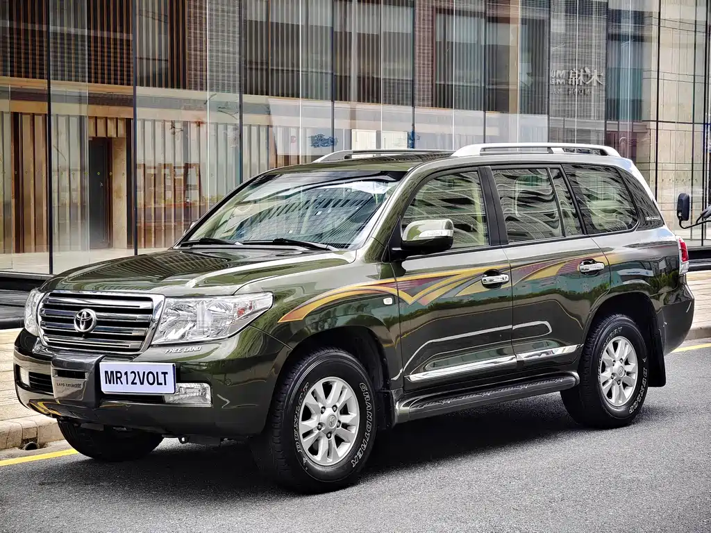 Toyota Land Cruiser 2012 — фото 1