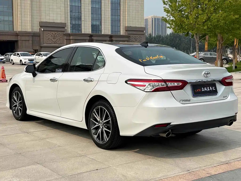 Toyota Camry 2021 — фото 4