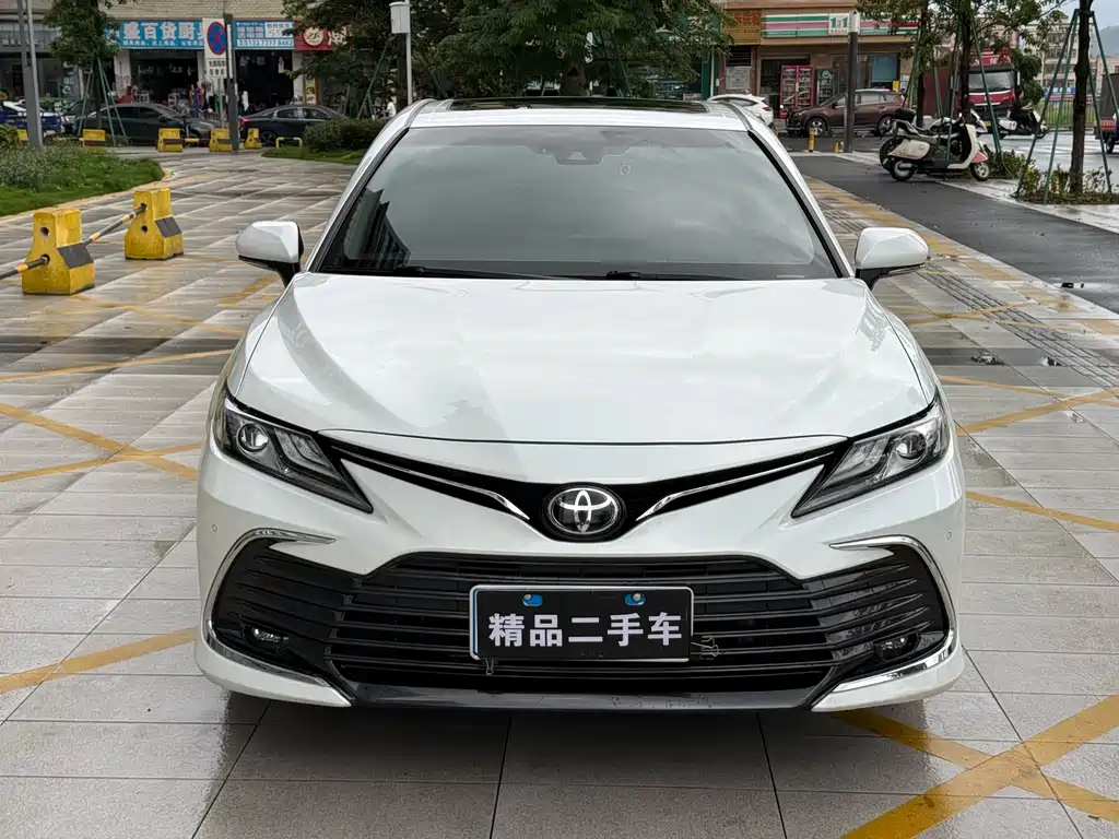 Toyota Camry 2023 — фото 2