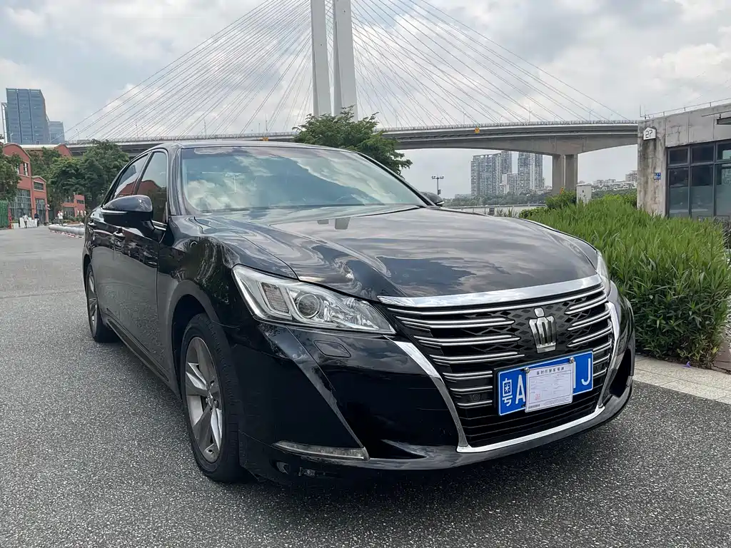 Toyota Crown 2016 — фото 3