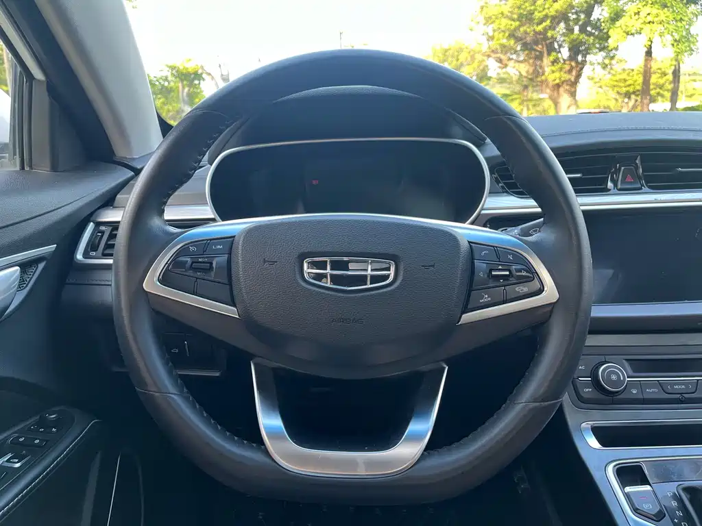 Geely Emgrand 2020 — фото 10