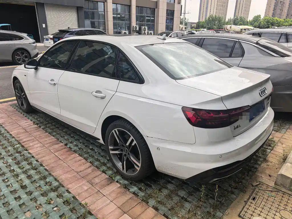 Audi A4L 2023 — фото 17