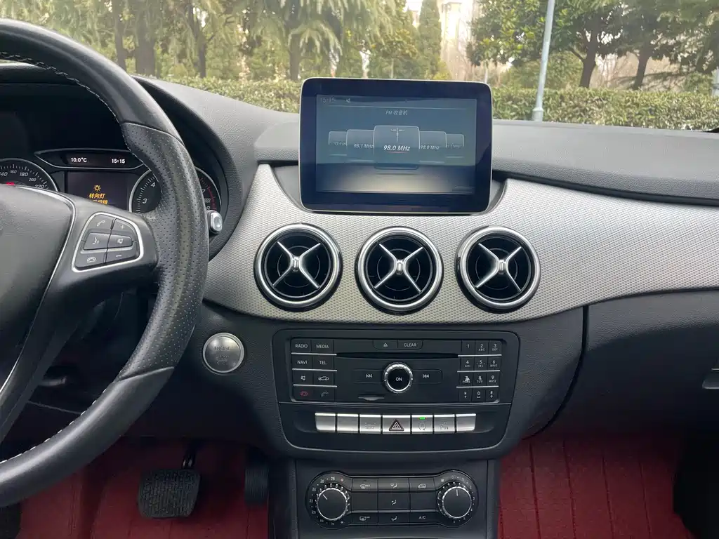 Mercedes-Benz B-Class 2017 — фото 15