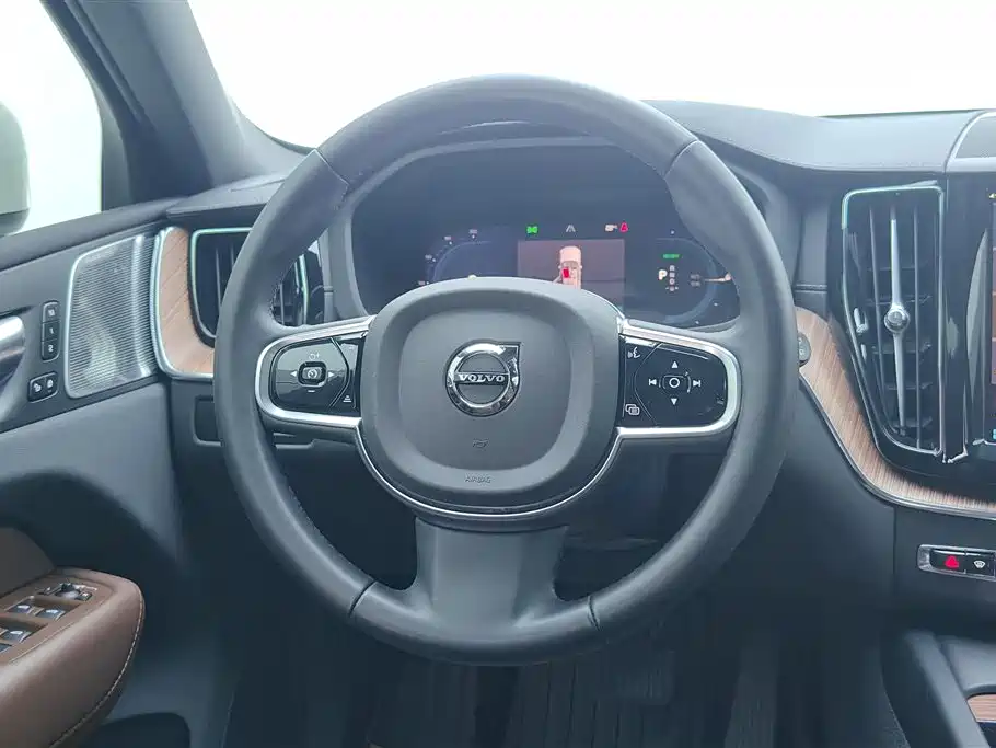 Volvo XC60 PHEV 2024 — фото 15