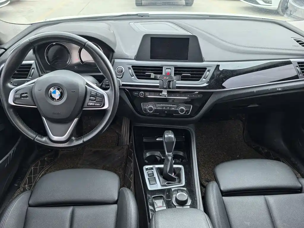 BMW 1 Series 2019 — фото 15