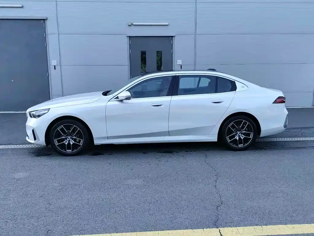 BMW 5 Series 2025