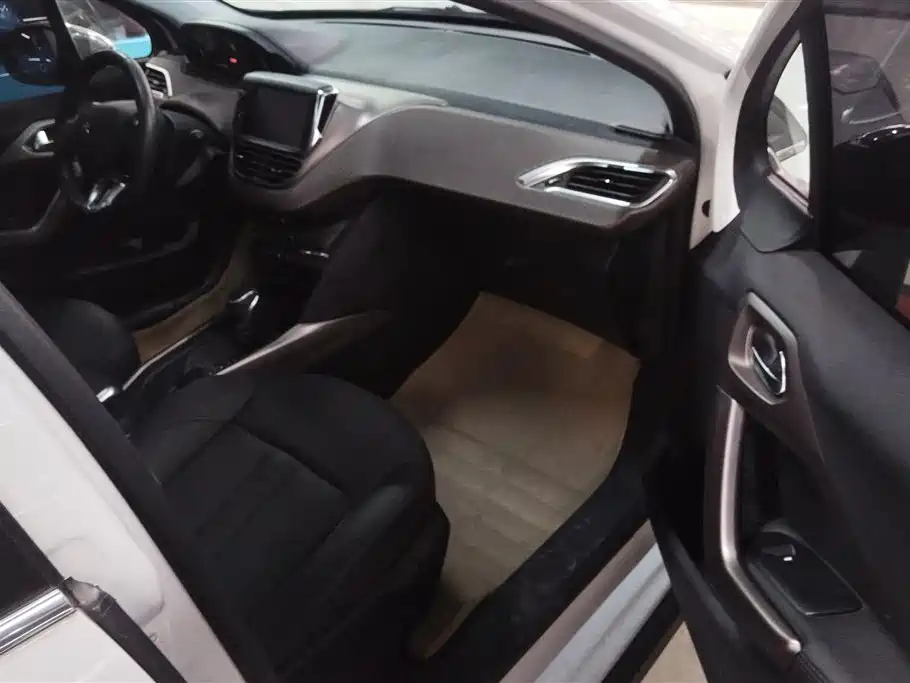 Peugeot 2008 2015