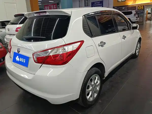 Venucia R50 2015