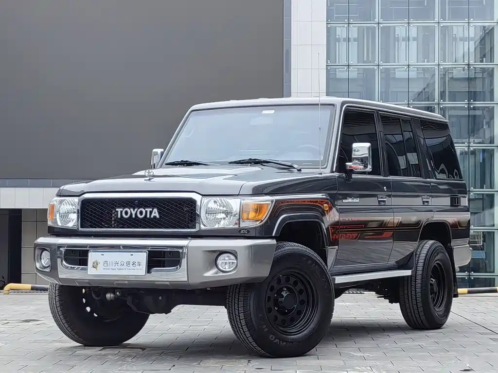 Toyota Land Cruiser 2023 — фото 1