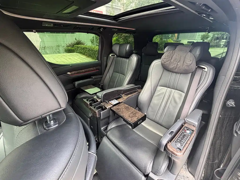 Toyota Alphard 2022 — фото 10