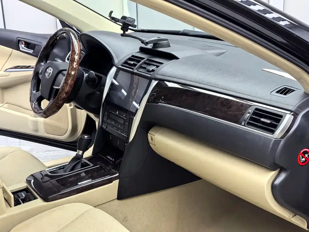 Toyota Camry 2017 — фото 10