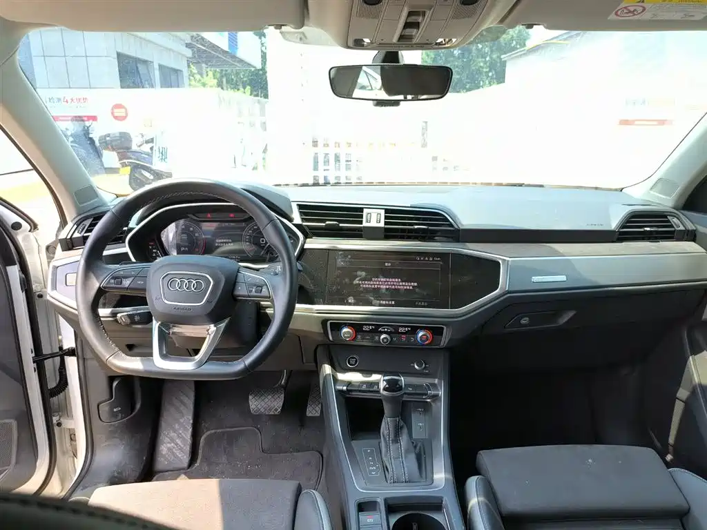 Audi Q3 2022 — фото 2