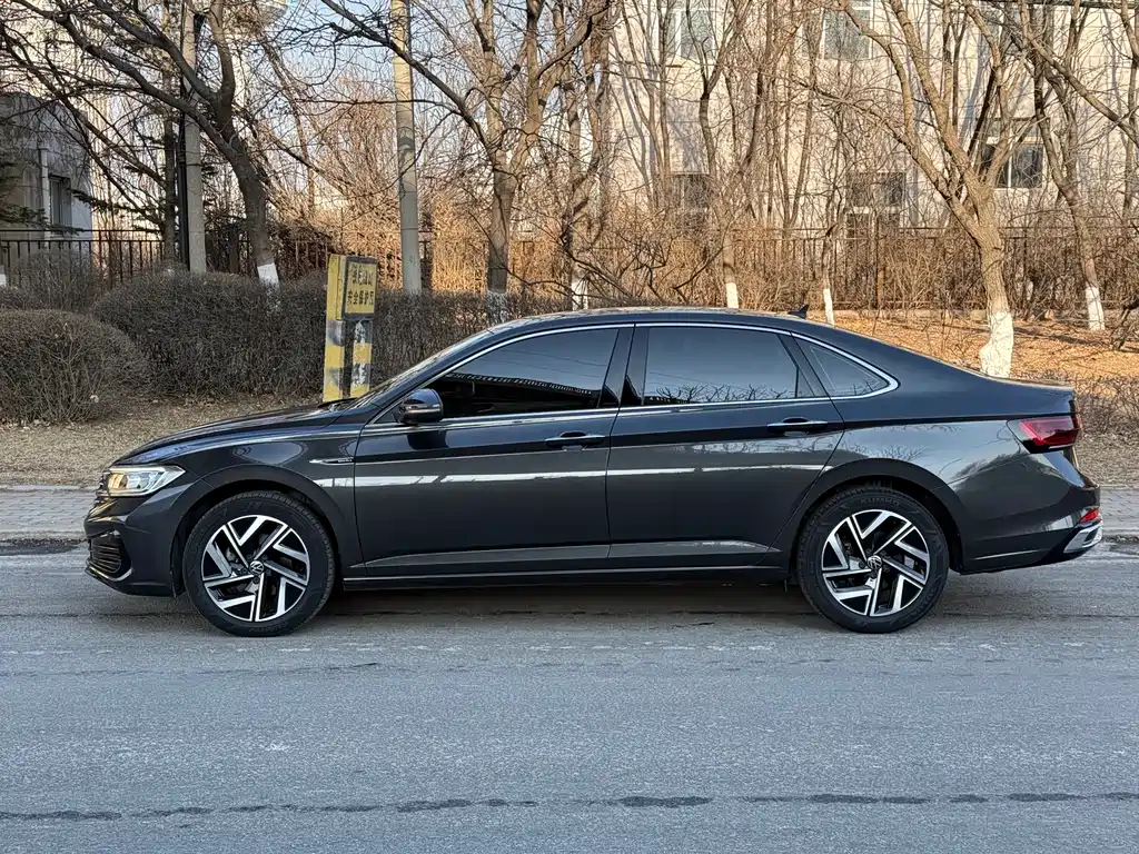Volkswagen Sagitar 2022