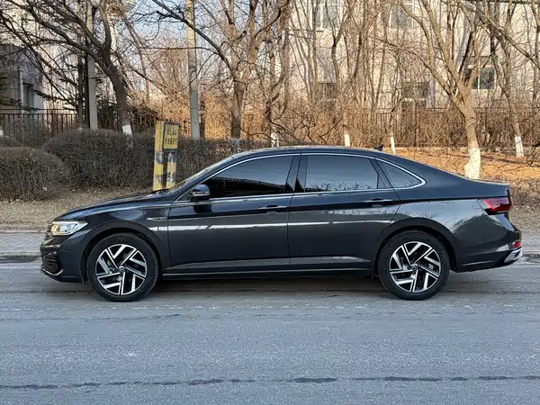 Volkswagen Sagitar 2022