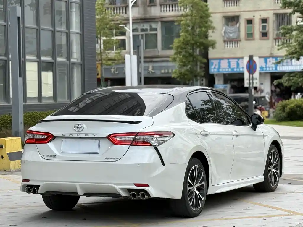 Toyota Camry 2020 — фото 16