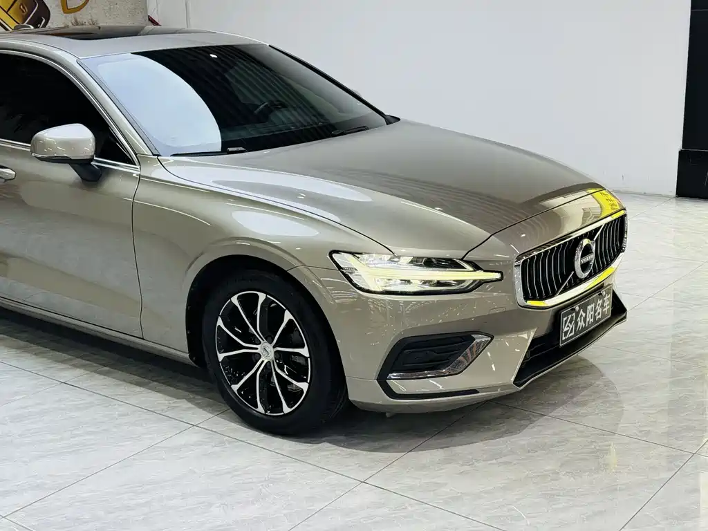 Volvo S60 2022 — фото 5