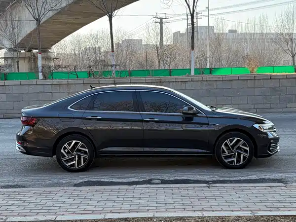 Volkswagen Sagitar 2022