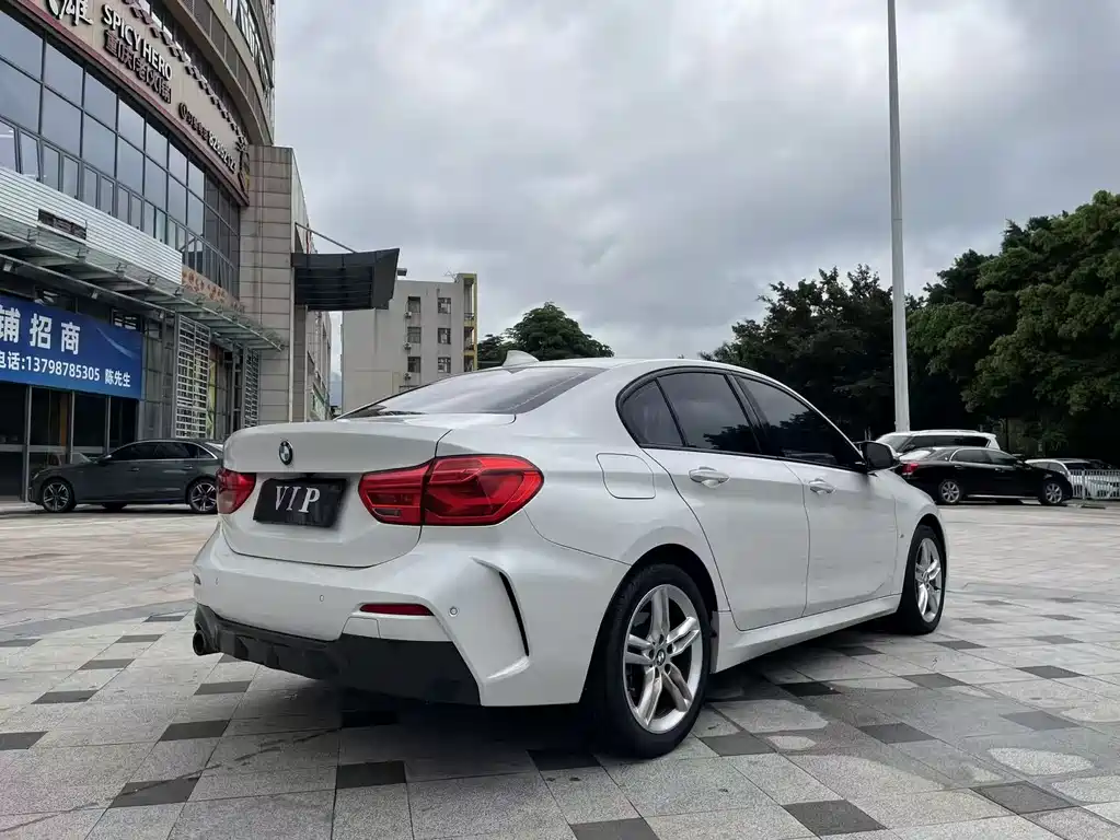 BMW 1 Series 2019 — фото 8