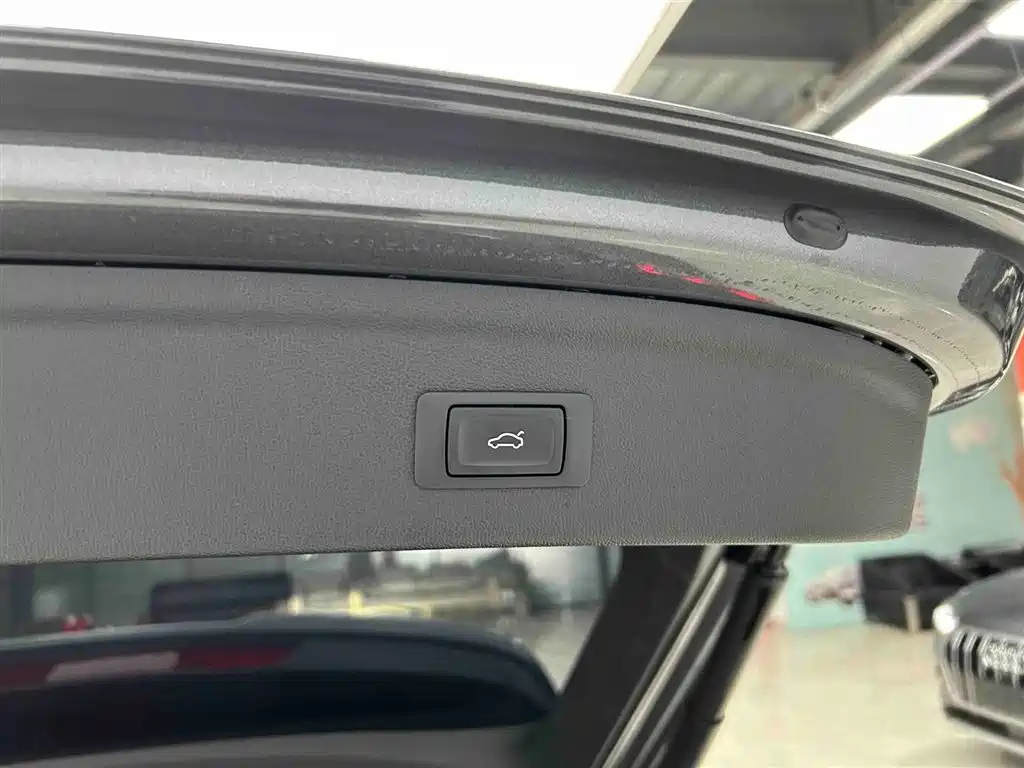 Audi A3 2023 — фото 17