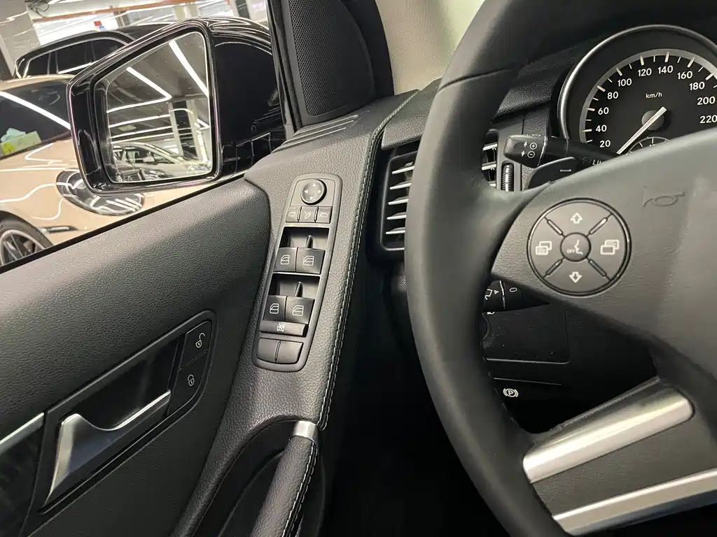 Mercedes-Benz R-Class 2017 — фото 15