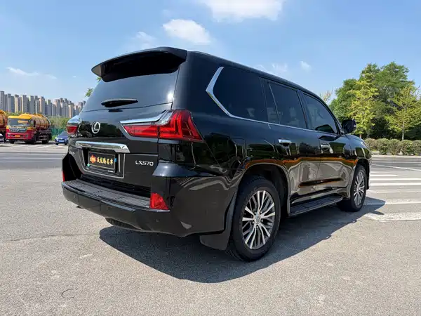 Lexus LX 2018