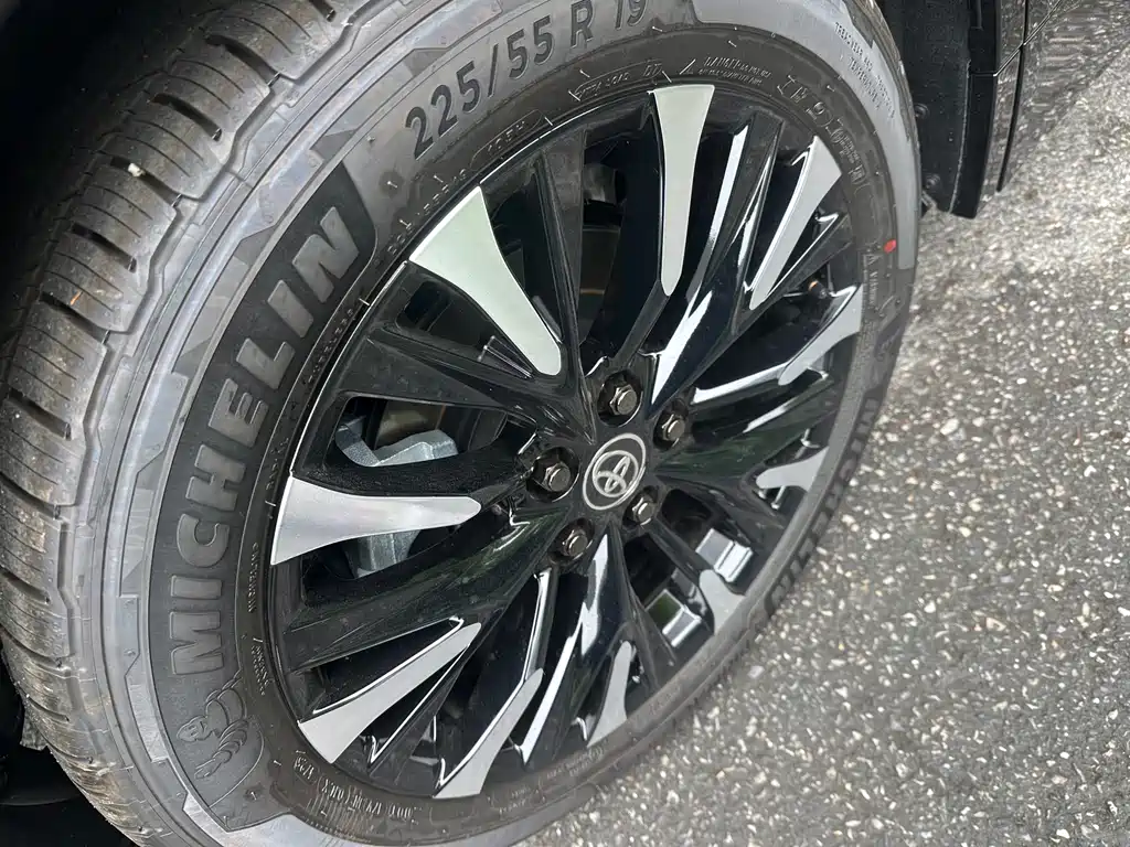 Toyota Alphard — фото 14