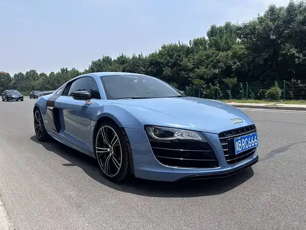 Audi R8 2014