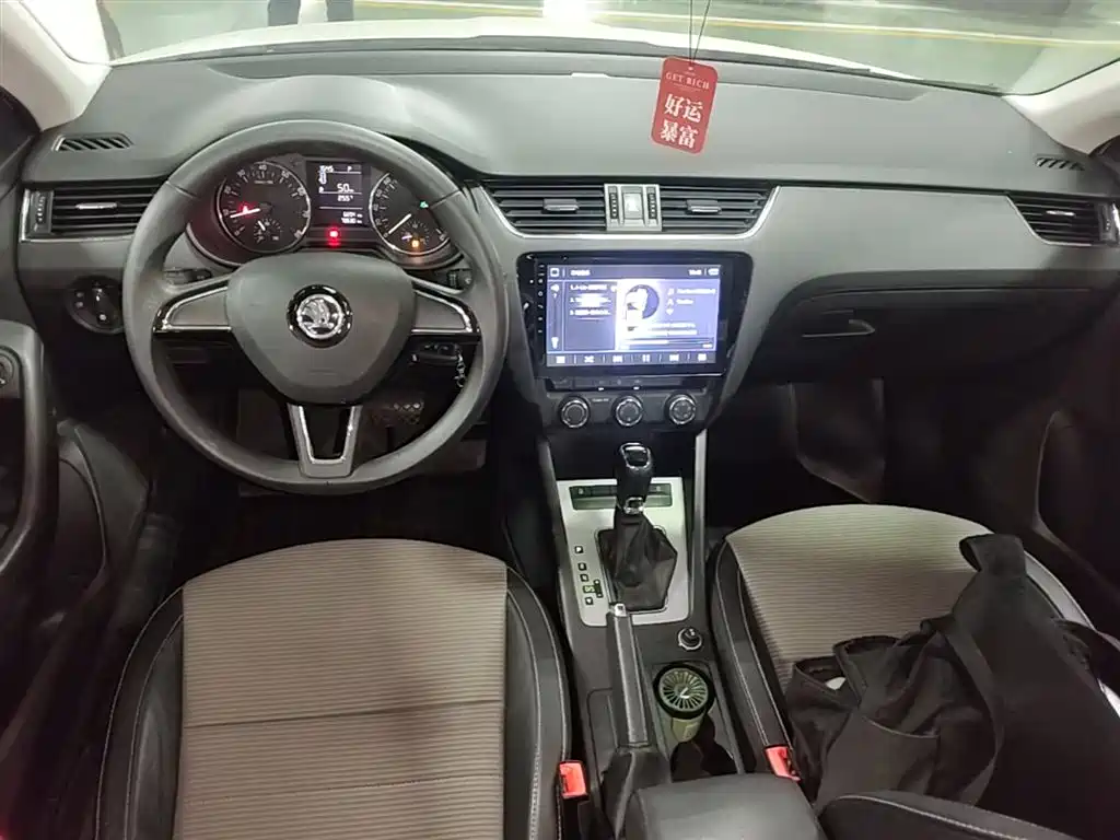Skoda Octavia 2017 — фото 16