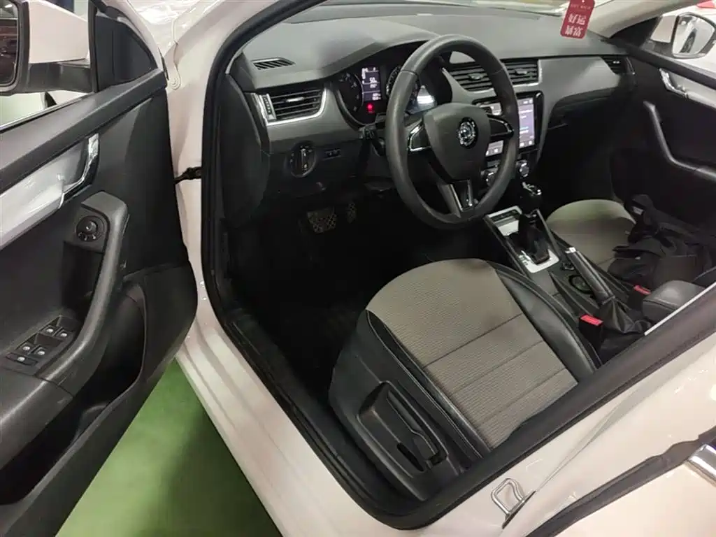 Skoda Octavia 2017 — фото 23
