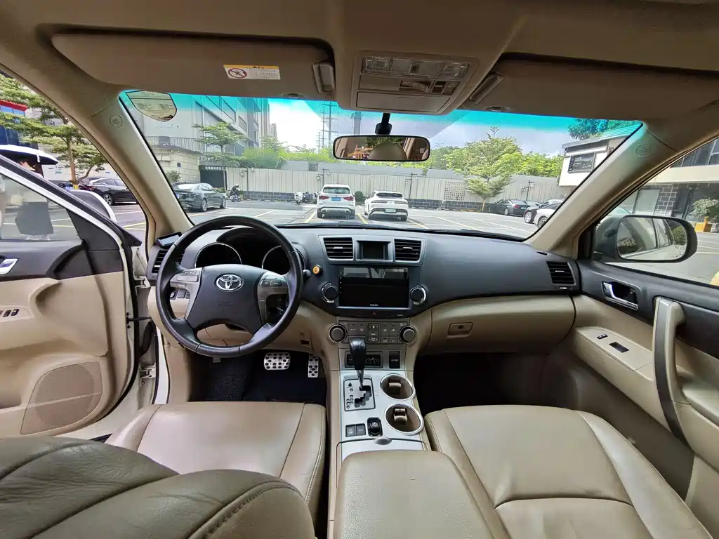 Toyota Highlander 2011 — фото 11