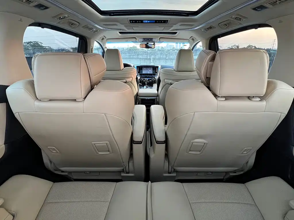 Toyota Alphard 2018 — фото 13