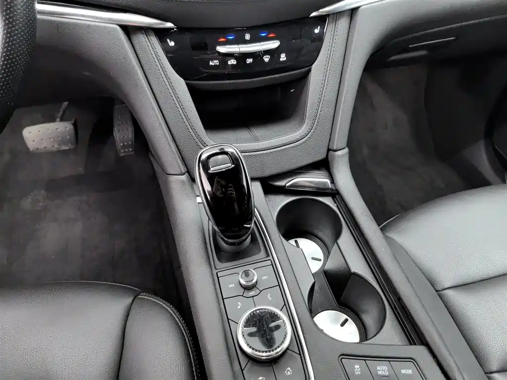 Cadillac XT5 2021 — фото 13