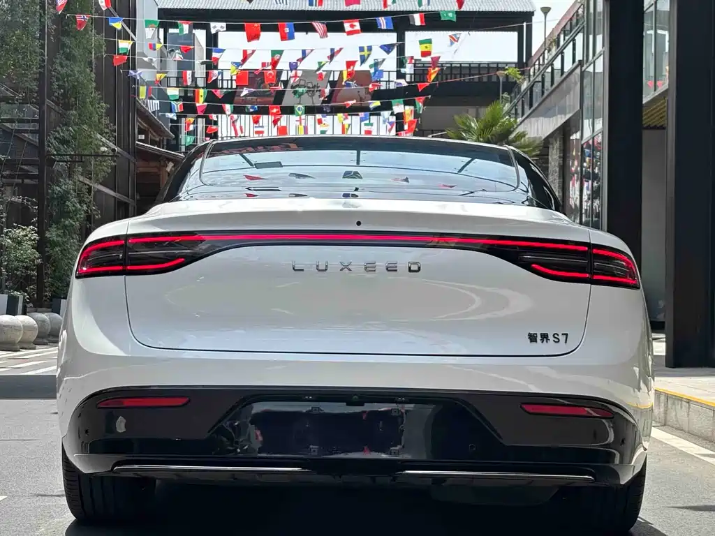 Luxeed Zhijie S7 2024