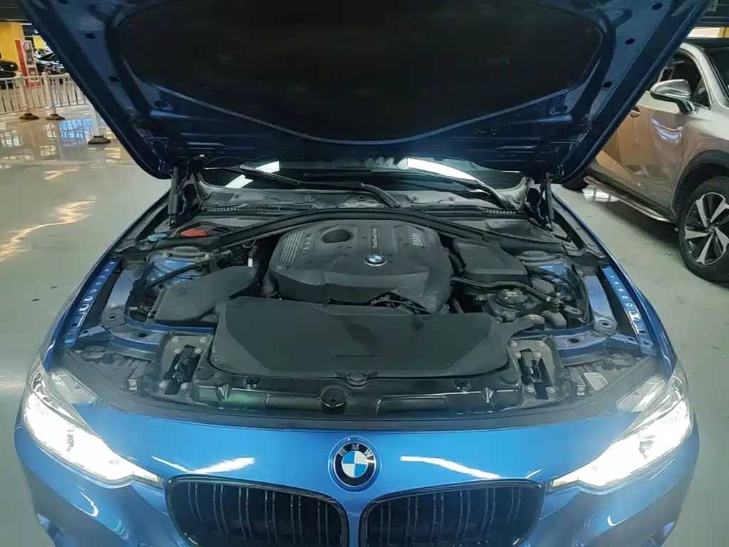 BMW 3 Series 2018 — фото 20
