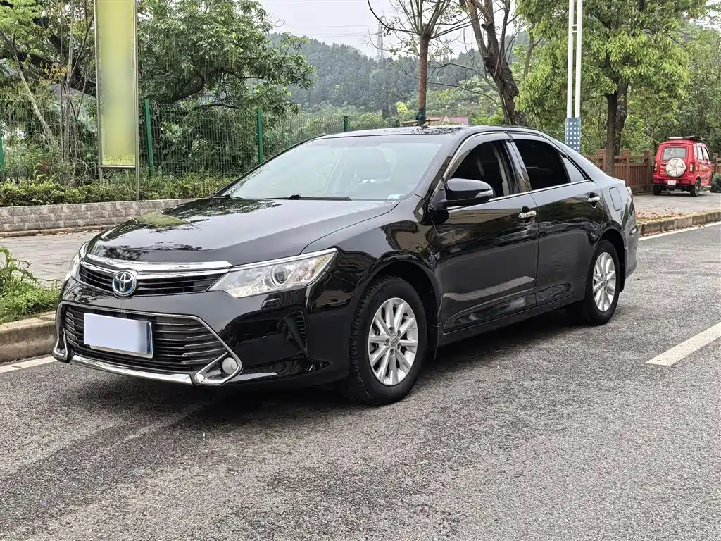 Toyota Camry 2017 — фото 1