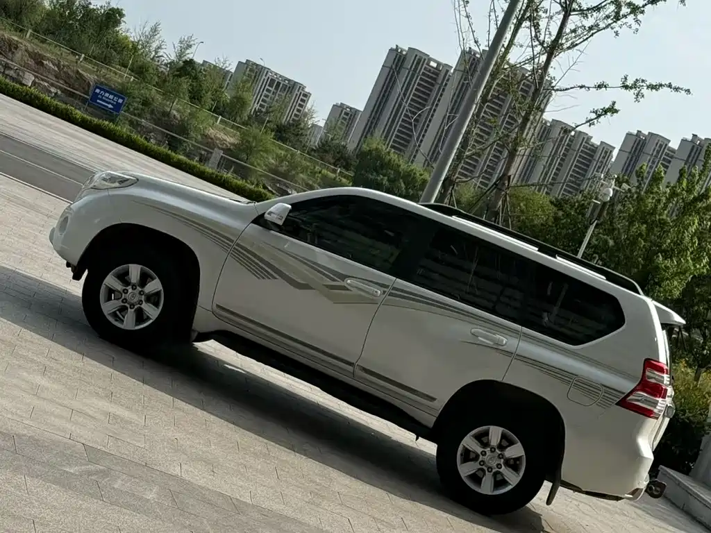 Toyota Prado 2017 — фото 8