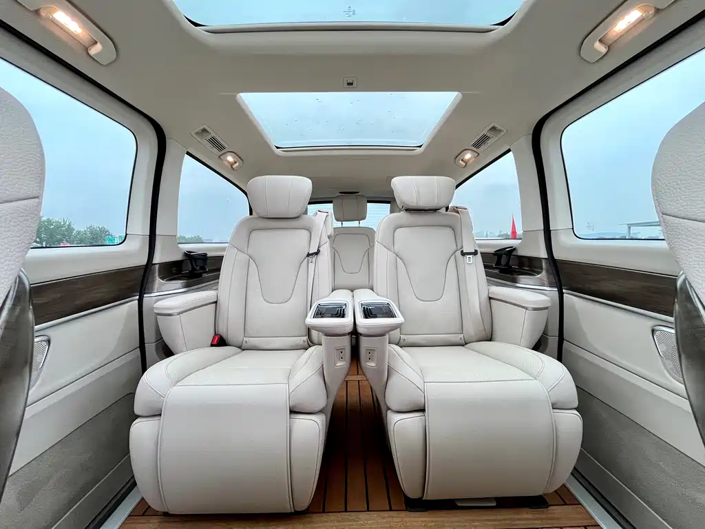 Mercedes-Benz V-Class 2022 — фото 16